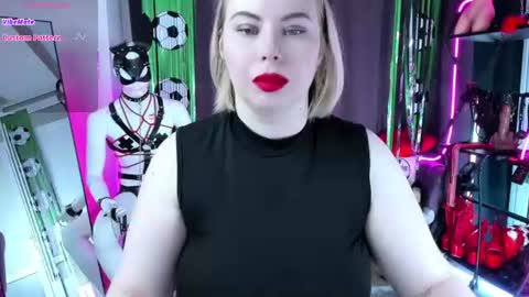 Snapshot of anna_maxwell chatting on 07/21/26, 02:03 Anna online show from 07/21/26, 02:03