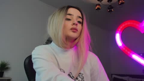 Snapshot of anna_nickol chatting on 12/25/24, 07:56 Anna online show from 12/25/24, 07:56