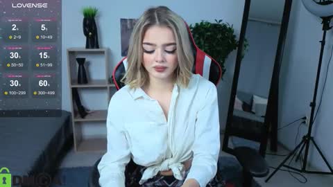 Snapshot of anna_nickol chatting on 11/10/25, 03:33 Anna online show from 11/10/25, 03:33