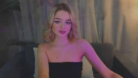 Snapshot of anna_nickol chatting on 11/18/25, 04:55 Anna online show from 11/18/25, 04:55