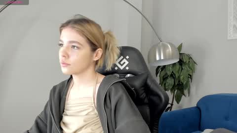 Anna online show from 01/06/25, 01:09