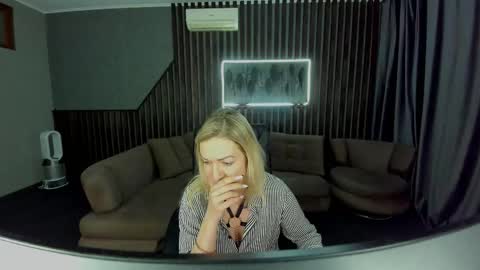 anna_snow9 online show from 10/15/25, 05:57