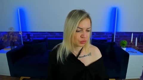 anna_snow9 online show from 10/26/25, 06:58