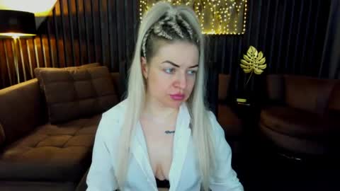 anna_snow9 online show from 05/01/26, 05:56