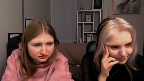 Snapshot of anna_sunshines chatting on 12/05/24, 02:00 Anna pvt is open online show from 12/05/24, 02:00