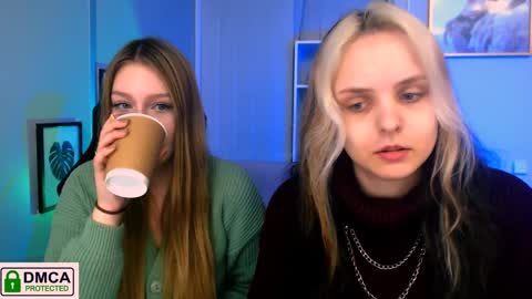 Snapshot of anna_sunshines chatting on 12/30/24, 10:43 Anna pvt is open online show from 12/30/24, 10:43