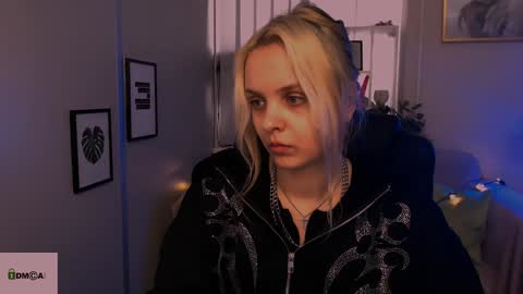 Snapshot of anna_sunshines chatting on 01/08/25, 10:37 Anna pvt is open online show from 01/08/25, 10:37