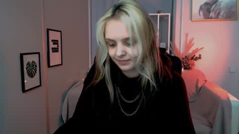 Snapshot of anna_sunshines chatting on 01/13/25, 01:17 Anna pvt is open online show from 01/13/25, 01:17