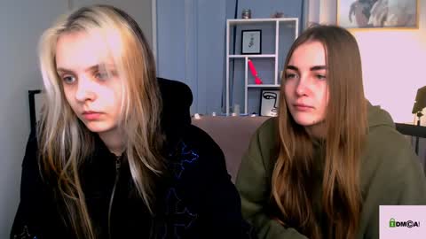 Snapshot of anna_sunshines chatting on 01/14/25, 10:27 Anna pvt is open online show from 01/14/25, 10:27