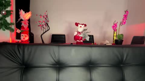 Snapshot of annaa__ chatting on 12/25/24, 12:59 annaa__ online show from 12/25/24, 12:59