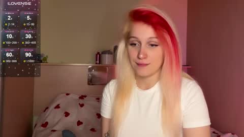 Snapshot of annabel_myr chatting on 11/08/25, 11:10 Annabel online show from 11/08/25, 11:10