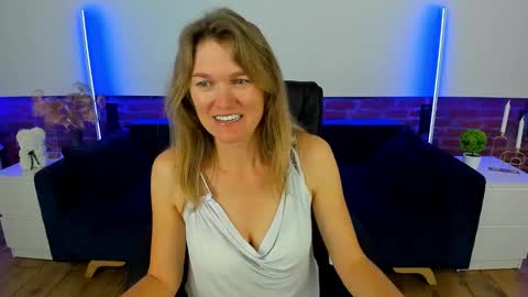Annabel online show from 09/28/25, 05:46