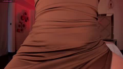 Snapshot of annabrooks_ chatting on 11/30/25, 10:47 Anna Brooks online show from 11/30/25, 10:47