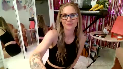 Snapshot of annadelrae444 chatting on 09/15/25, 02:33 annadelrae444 online show from 09/15/25, 02:33