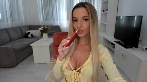 annaise  online show from 09/11/25, 10:15