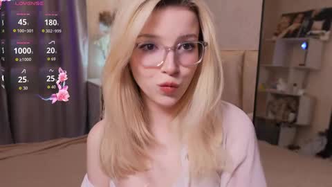 im Sophie  online show from 04/17/26, 04:32