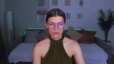 Snapshot of annathorne chatting on 06/09/26, 04:24 Im Anna online show from 06/09/26, 04:24