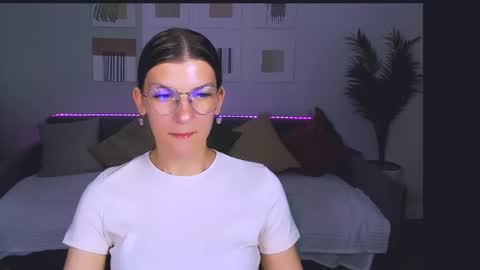 Snapshot of annathorne chatting on 06/11/26, 05:05 Im Anna online show from 06/11/26, 05:05