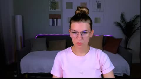 Snapshot of annathorne chatting on 06/24/26, 04:33 Im Anna online show from 06/24/26, 04:33