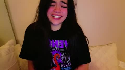 Snapshot of annatigarr chatting on 10/28/25, 02:48 meow online show from 10/28/25, 02:48