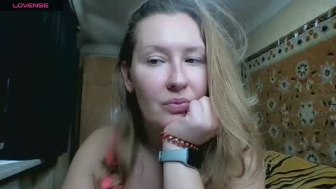 AnnaXLovers online show from 10/27/25, 10:19