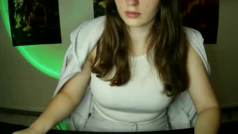 Bella online show from 09/19/25, 09:22