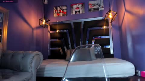 Snapshot of anne_brown1 chatting on 11/11/25, 05:35 Anne online show from 11/11/25, 05:35