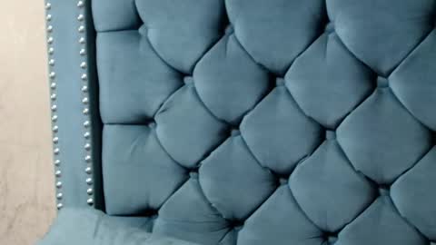 Snapshot of anne_julienne chatting on 09/14/25, 12:21       online show from 09/14/25, 12:21