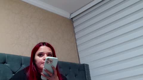 Snapshot of anne_julienne chatting on 09/17/25, 12:34       online show from 09/17/25, 12:34