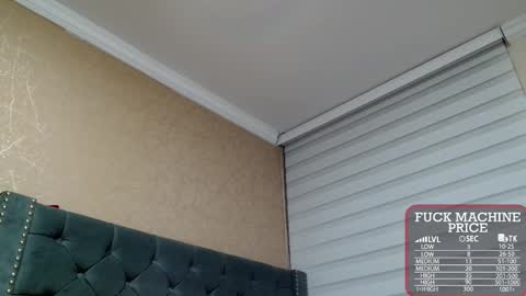 Snapshot of anne_julienne chatting on 10/29/25, 01:19 online show from 10/29/25, 01:19