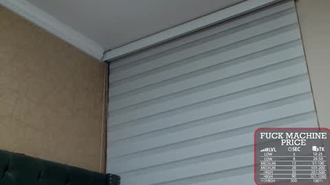 Snapshot of anne_julienne chatting on 11/10/25, 12:53 online show from 11/10/25, 12:53