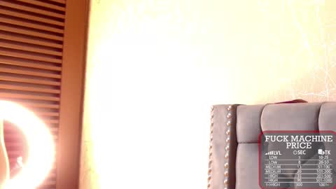 Snapshot of anne_julienne chatting on 11/11/25, 02:00 online show from 11/11/25, 02:00