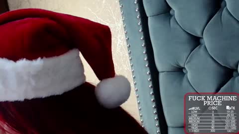 Snapshot of anne_julienne chatting on 12/16/25, 02:05 online show from 12/16/25, 02:05