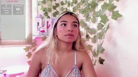 Snapshot of annebull_ chatting on 01/17/25, 05:19 Anne online show from 01/17/25, 05:19