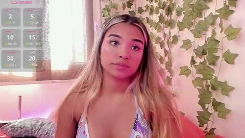 Snapshot of annebull_ chatting on 01/18/25, 06:43 Anne online show from 01/18/25, 06:43
