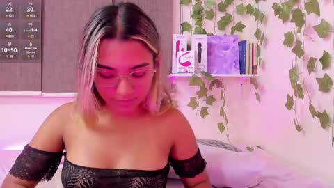 Snapshot of annebull_ chatting on 02/19/25, 12:03 Anne online show from 02/19/25, 12:03
