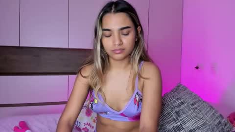 Snapshot of annebull_ chatting on 09/10/25, 11:32 Anne online show from 09/10/25, 11:32