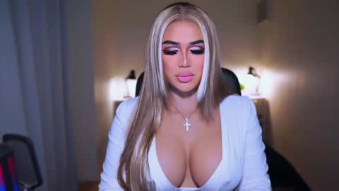 Snapshot of annecalifornia chatting on 12/10/24, 06:01 Anne Hart online show from 12/10/24, 06:01