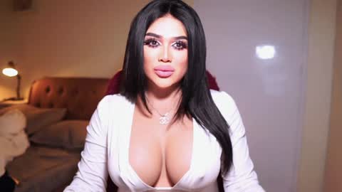 Snapshot of annecalifornia chatting on 01/07/25, 01:49 Anne Hart online show from 01/07/25, 01:49