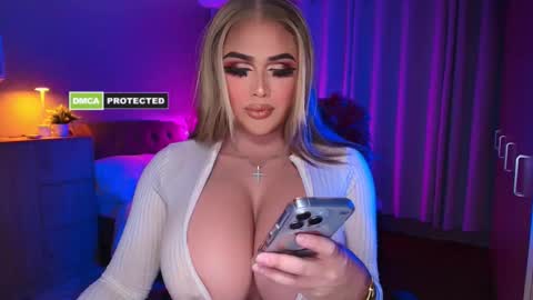 Snapshot of annecalifornia chatting on 09/30/25, 02:38 Anne Hart online show from 09/30/25, 02:38