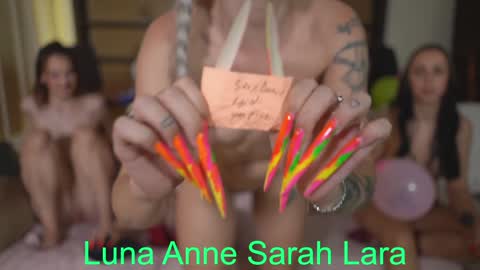Snapshot of annemanifique chatting on 12/31/24, 02:14 Annemanifique  Anne   Lara Kelly  online show from 12/31/24, 02:14