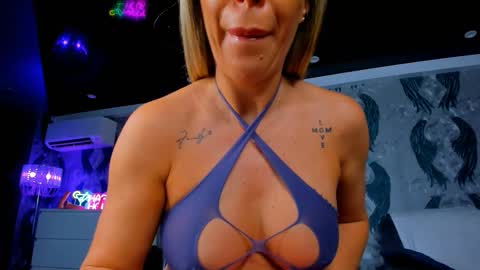 Ana online show from 10/02/25, 03:57