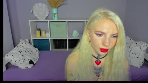 Snapshot of annetenet chatting on 02/14/25, 10:28 Annet online show from 02/14/25, 10:28