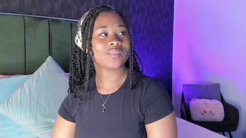 Snapshot of anneth__m chatting on 12/11/24, 07:57 Anneth online show from 12/11/24, 07:57