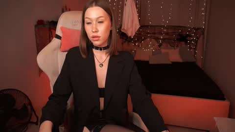  Anna  online show from 10/23/25, 06:02