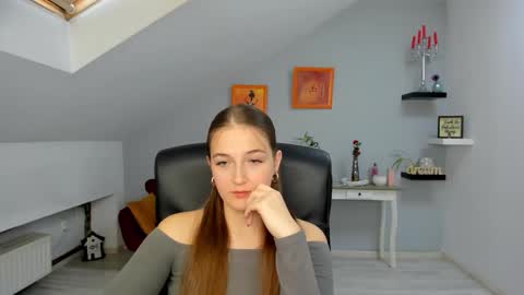 Snapshot of annewilsonn chatting on 11/06/25, 11:55 annewilsonn online show from 11/06/25, 11:55