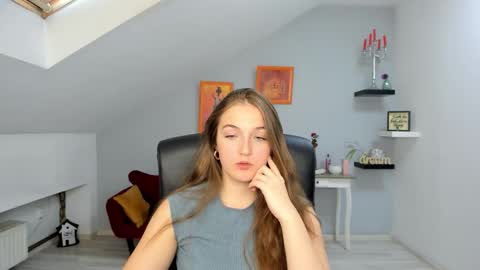 Snapshot of annewilsonn chatting on 11/11/25, 12:05 annewilsonn online show from 11/11/25, 12:05