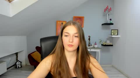 Snapshot of annewilsonn chatting on 11/26/25, 12:17 annewilsonn online show from 11/26/25, 12:17