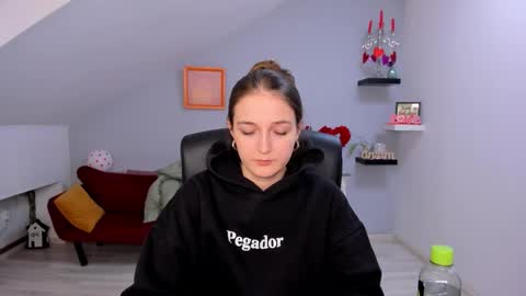 Snapshot of annewilsonn chatting on 02/12/26, 02:12 annewilsonn online show from 02/12/26, 02:12