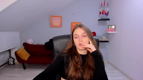 Snapshot of annewilsonn chatting on 02/16/26, 12:23 annewilsonn online show from 02/16/26, 12:23